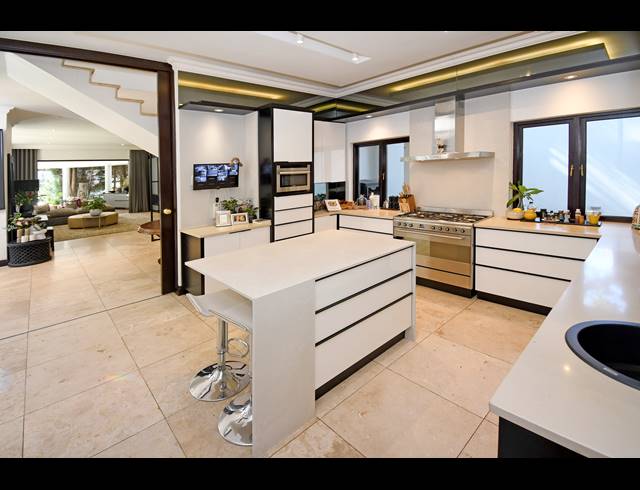 4 BEDROOM HOUSE FOR SALE IN HOUGHTON ESTATE